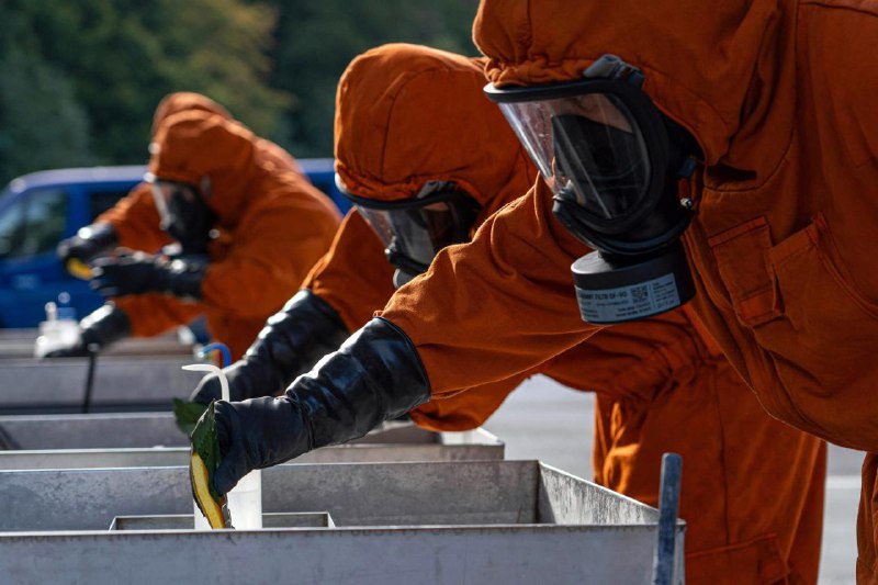 #CBRN 用了真实的化学剂来测试一组化学、生物、放射性和核（CBRN）防御专家的技能